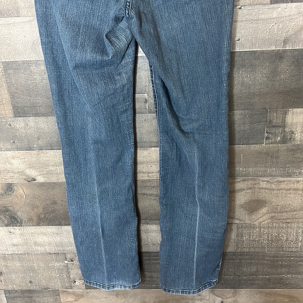 Nice NYDJ Blue Jeans with Roses on Pockets - Picture 6 of 9